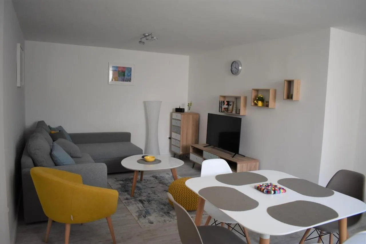 Apartman Tomki - Modern, Refurbished 2 Bedroom Apartment - 4 Guests Pjescana Uvala