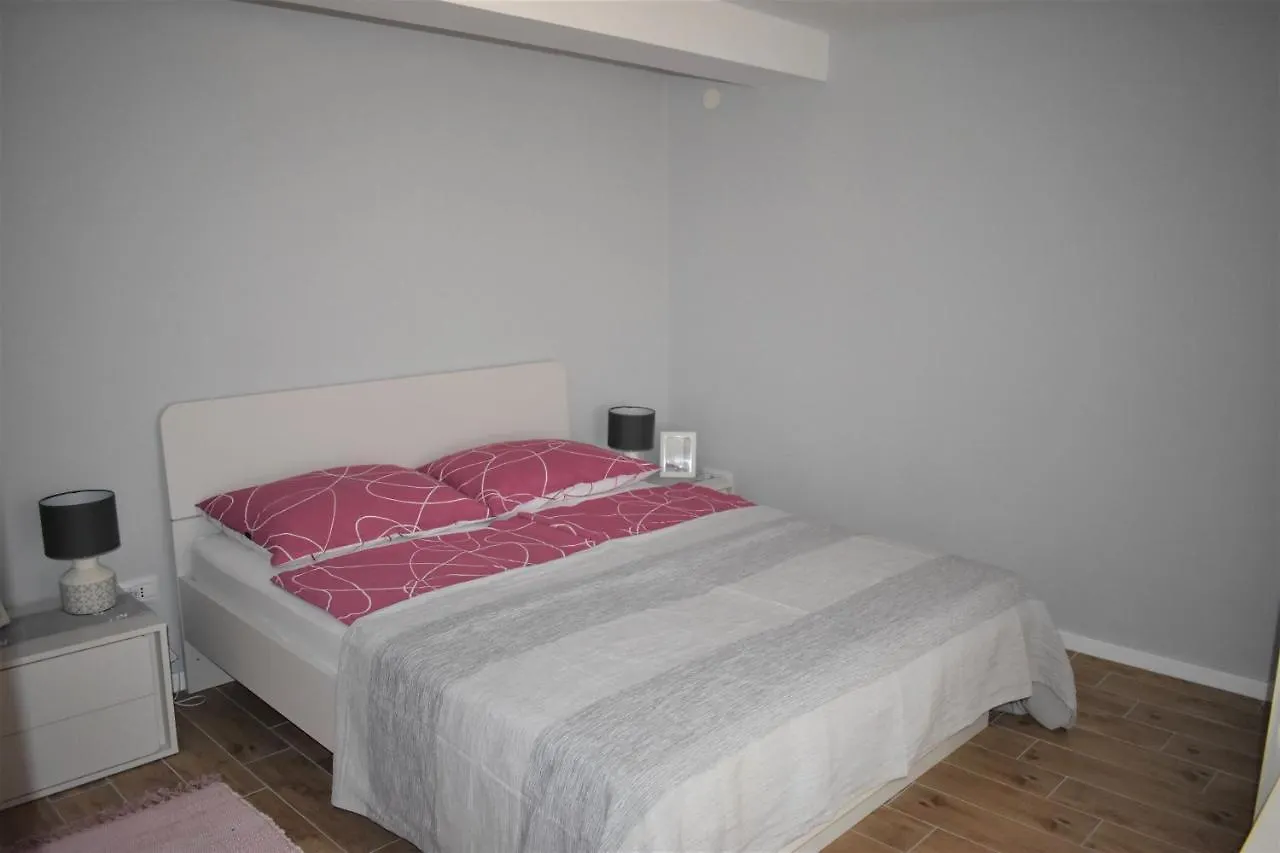 Apartman Tomki - Modern, Refurbished 2 Bedroom Apartment - 4 Guests Pjescana Uvala