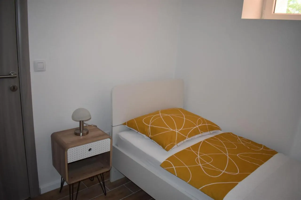 Apartman Tomki - Modern, Refurbished 2 Bedroom Apartment - 4 Guests Pjescana Uvala