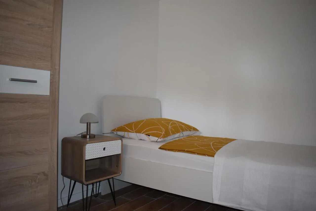 Apartman Tomki - Modern, Refurbished 2 Bedroom Apartment - 4 Guests Pjescana Uvala